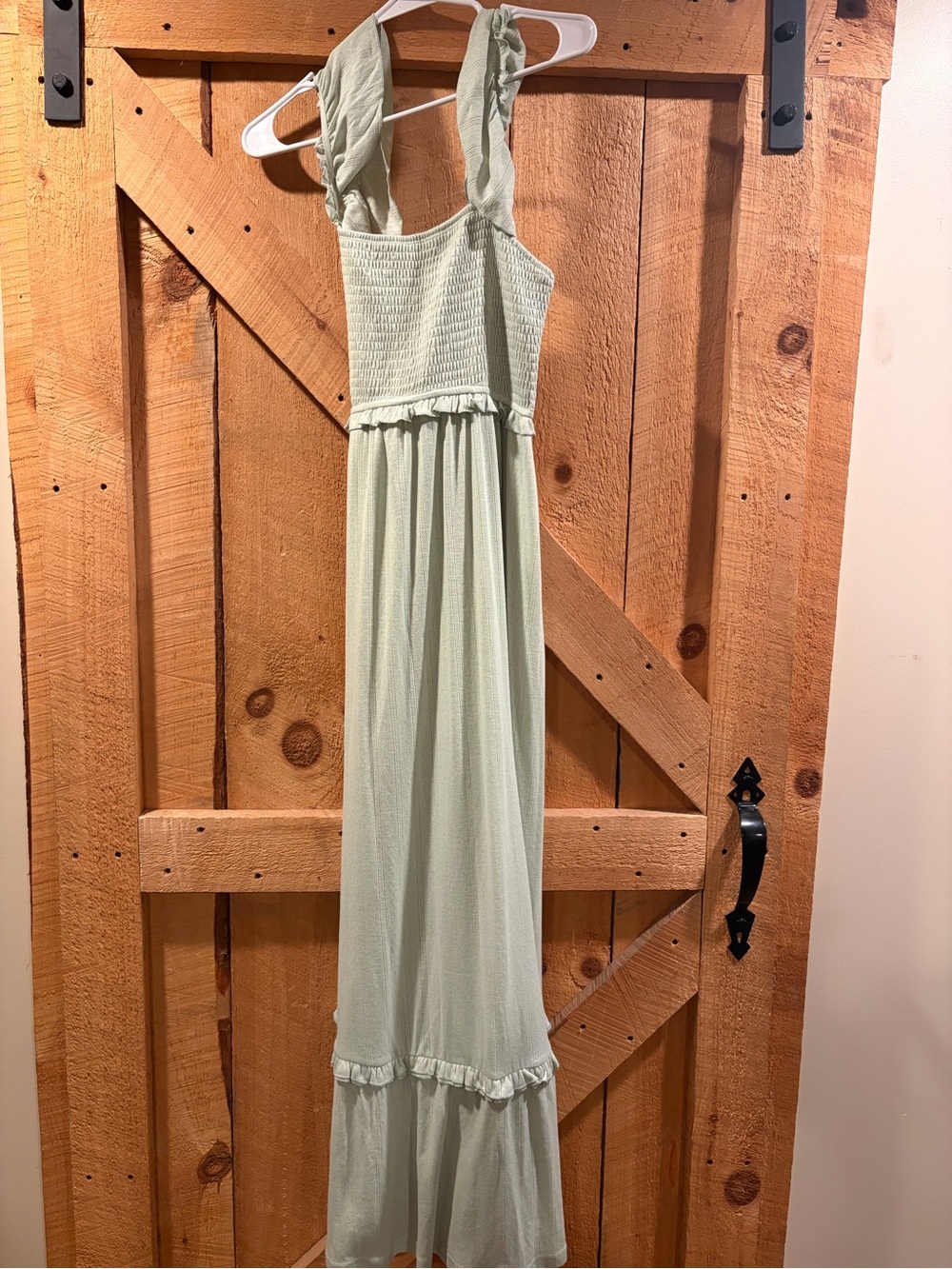 Sleeveless Ruffle Detail Maxi Dress in Pale Green